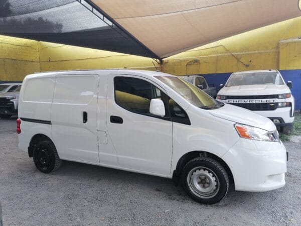 NISSAN NV200 2015