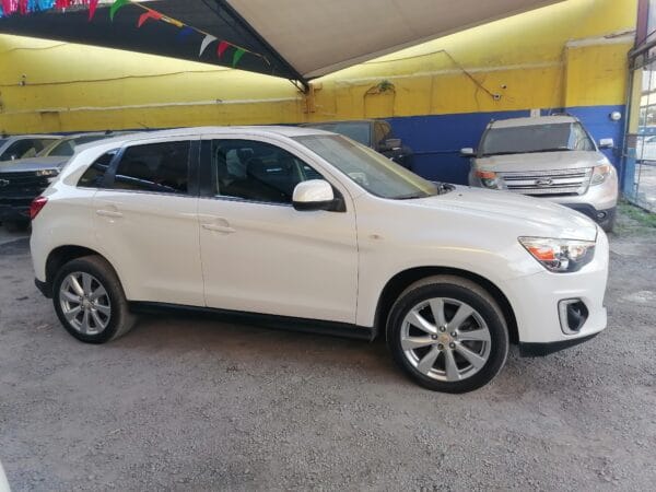 MITSUBISHI OUTLANDER 2015