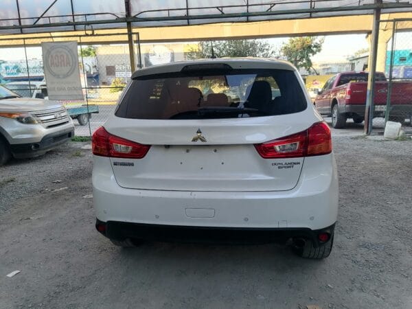 MITSUBISHI OUTLANDER 2015