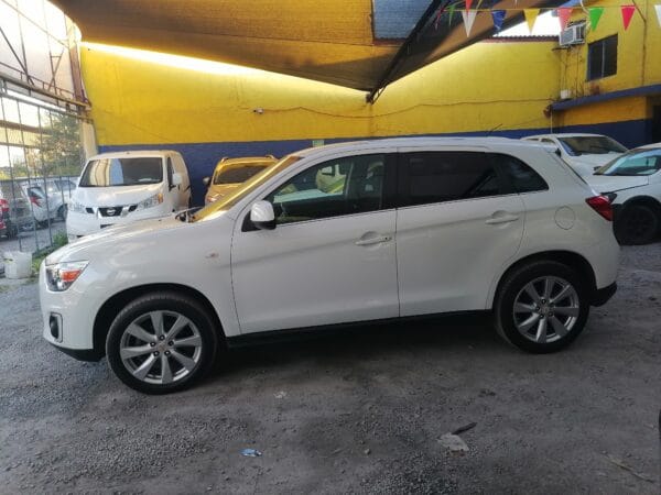 MITSUBISHI OUTLANDER 2015