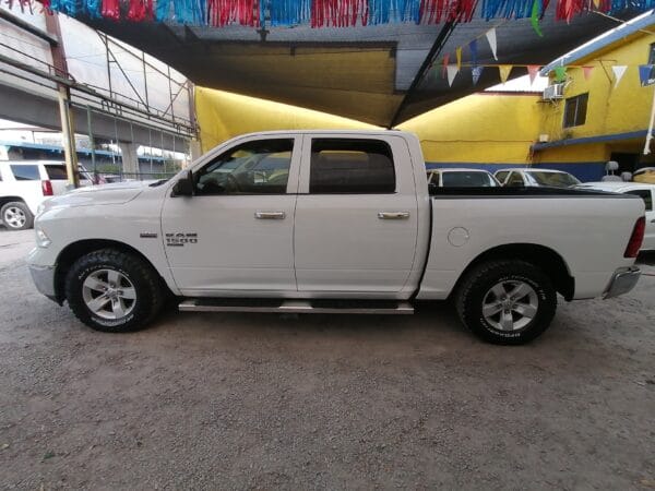 DODGE RAM SLT 4X4 2019