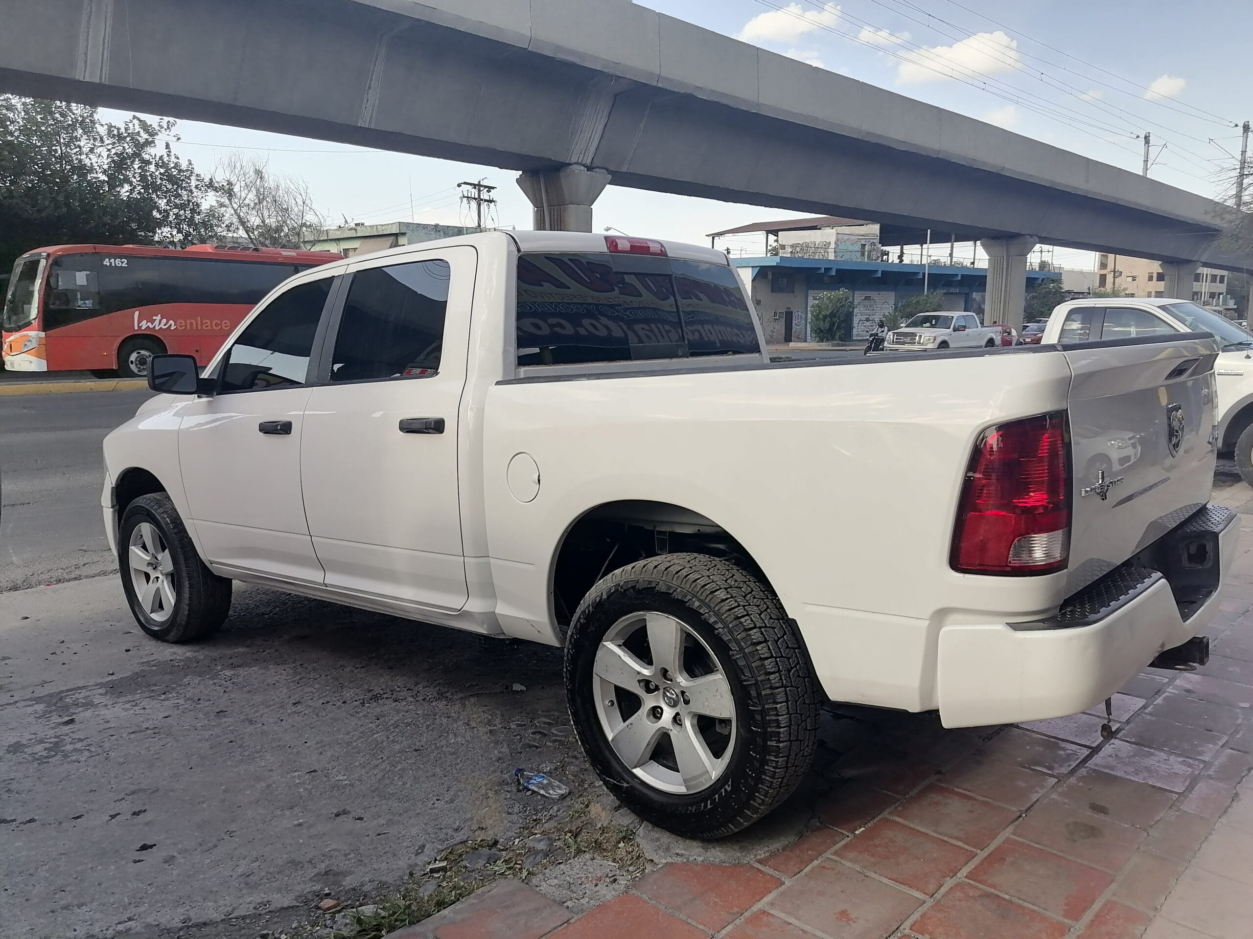 RAM 4X4 DOBLE CABINA MEXICANA 100% - Image 2