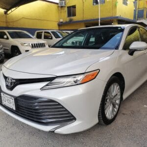 TOYOTA CAMRY XLE NAVI 2019