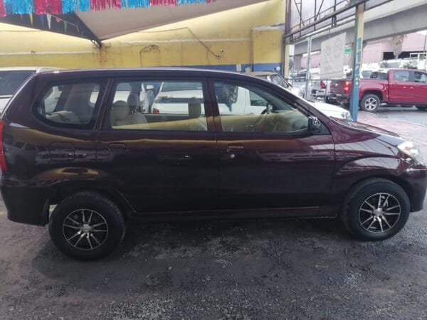 TOYOTA AVANZA 2011
