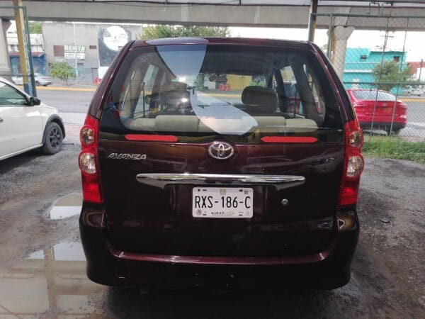 TOYOTA AVANZA 2011