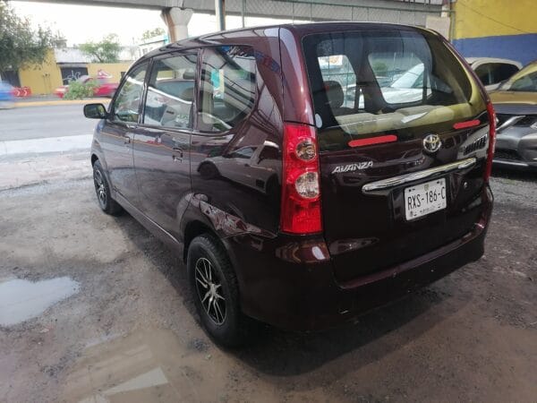 TOYOTA AVANZA 2011