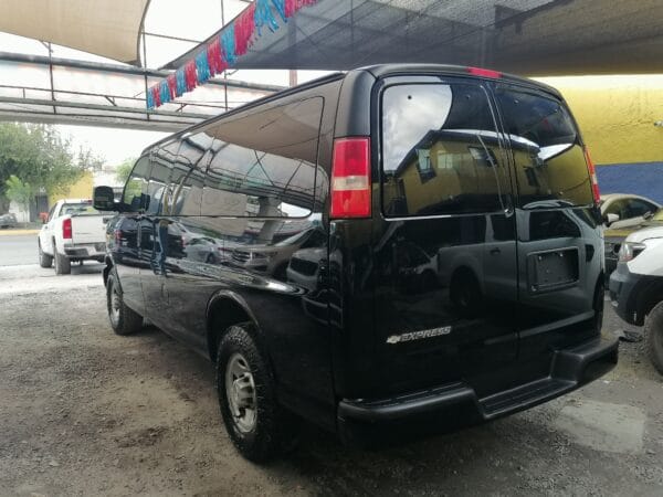 CHEVROLET EXPRESS VAN 2017 DE 12 PASAJEROS