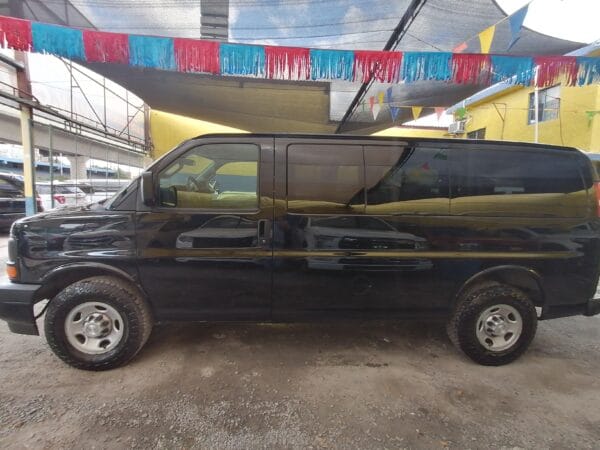 CHEVROLET EXPRESS VAN 2017 DE 12 PASAJEROS