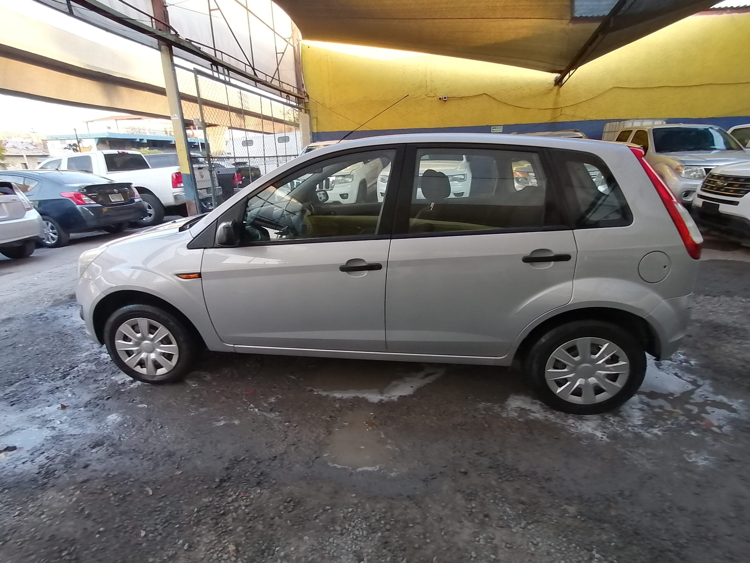 Ford IKON 2013 - Image 9