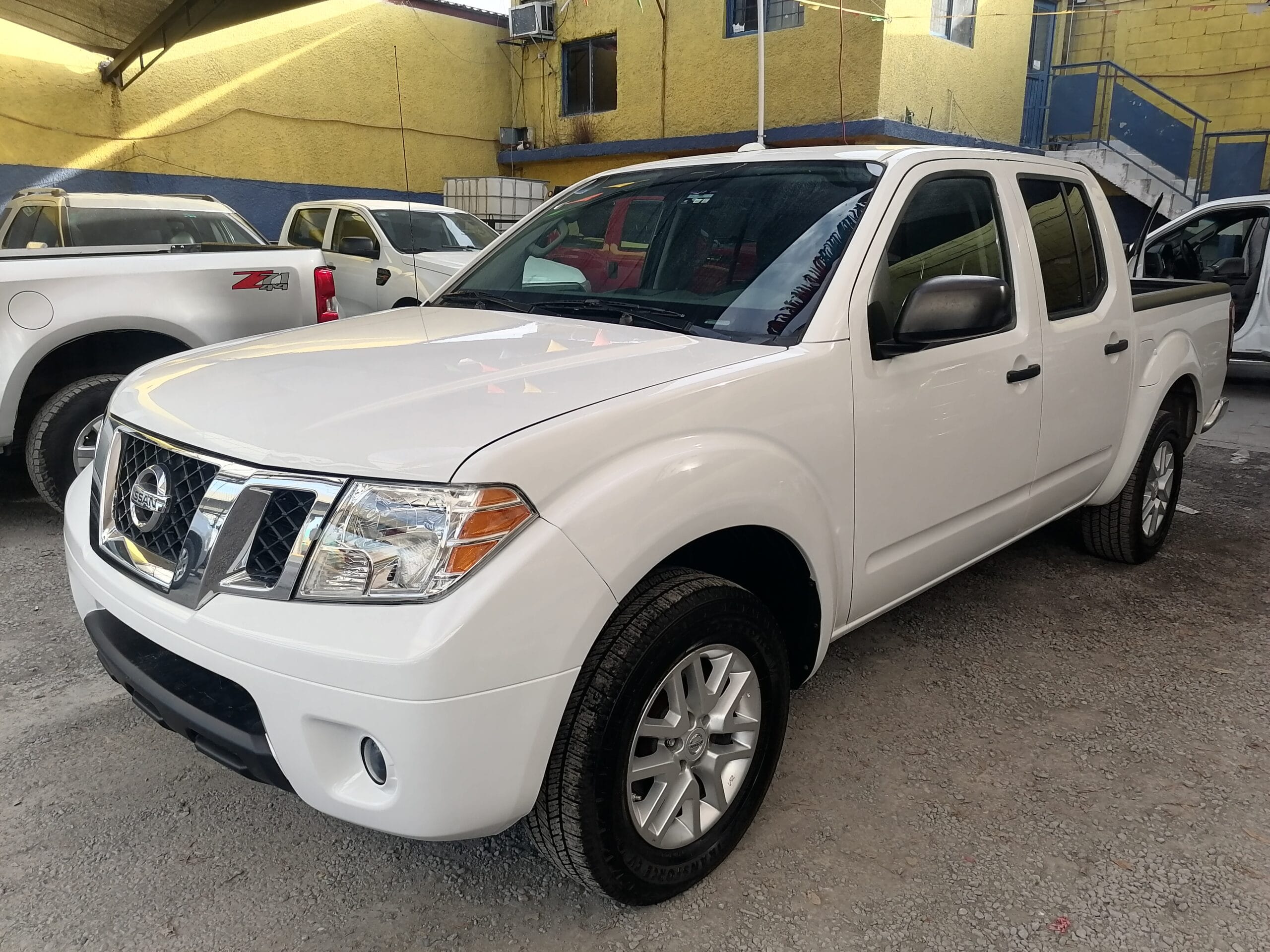 Nissan FRONTIER DOBLE CABINA 2016