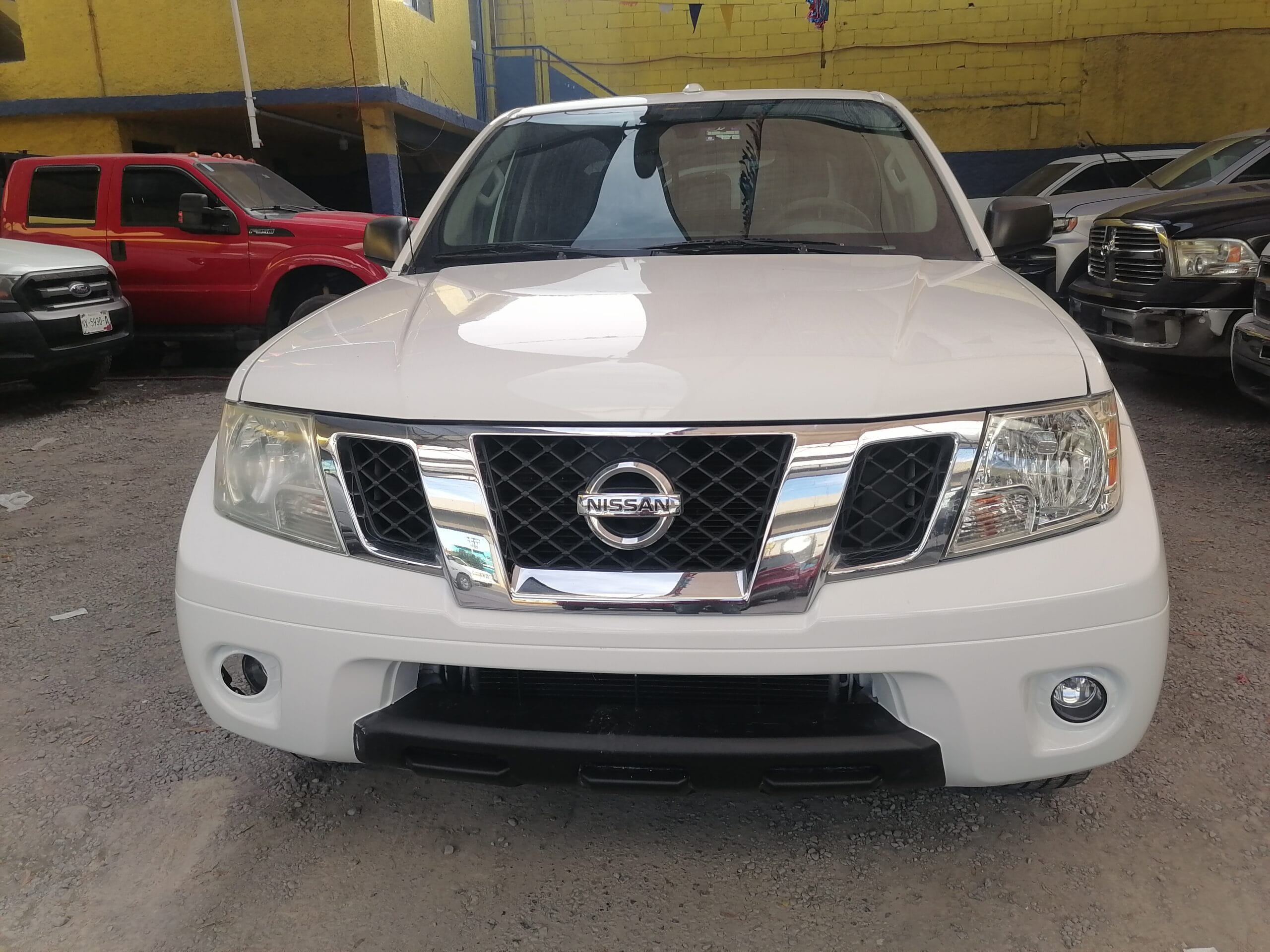 Nissan FRONTIER DOBLE CABINA 2016 - Image 3