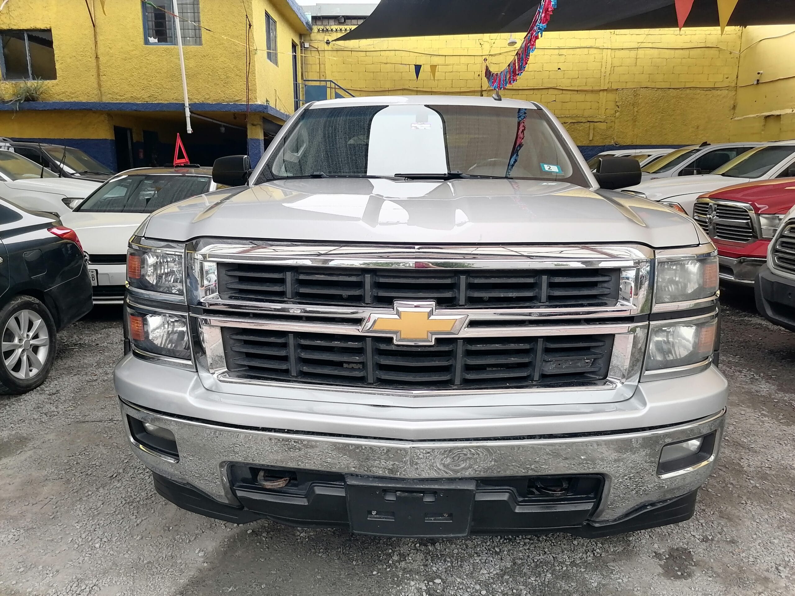 Chevrolet SILVERADO 4X4 DOBLE CABINA - Image 3