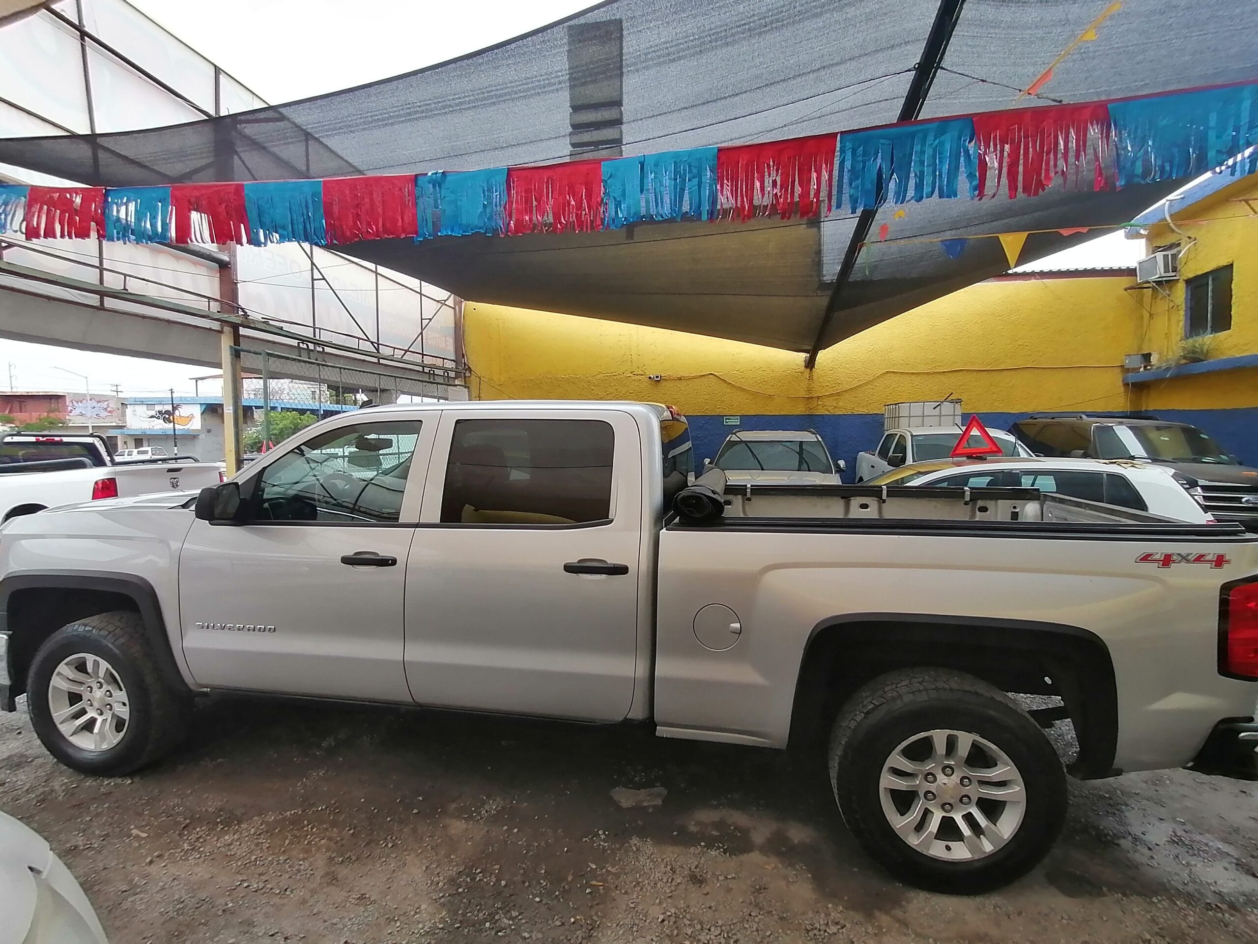 Chevrolet SILVERADO 4X4 DOBLE CABINA - Image 9