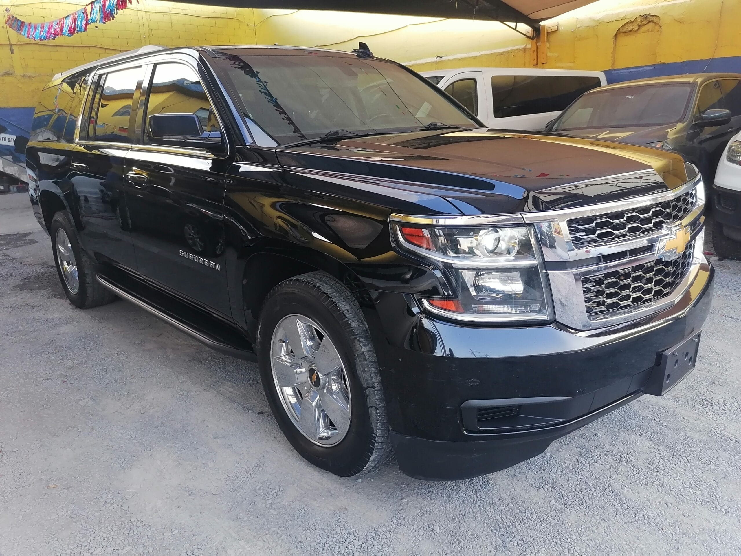 CHEVROLET SUBURBAN 2018 - Image 3